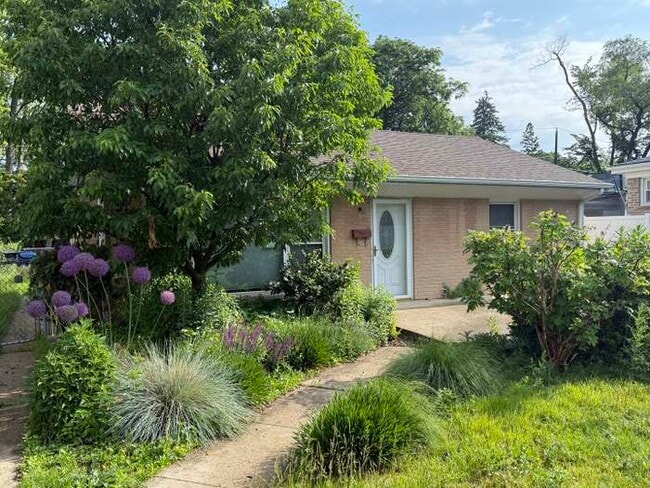 Building Photo - 2113 Seward St