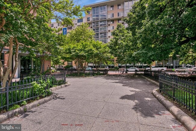 Building Photo - 460 New York Ave NW