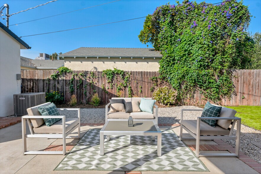 Building Photo - 17733 Los Alimos St