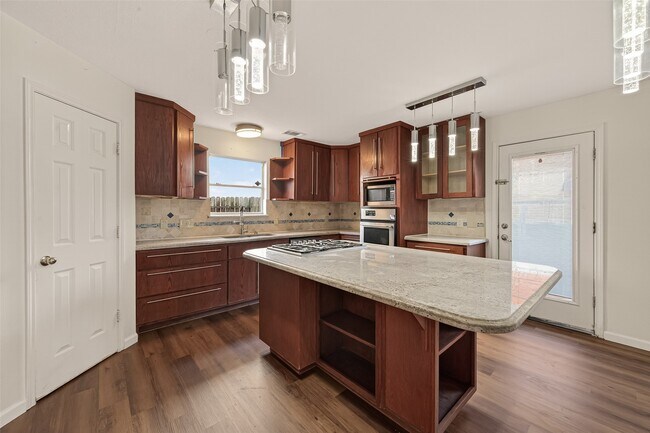 Building Photo - 15910 Clayton Bend Dr