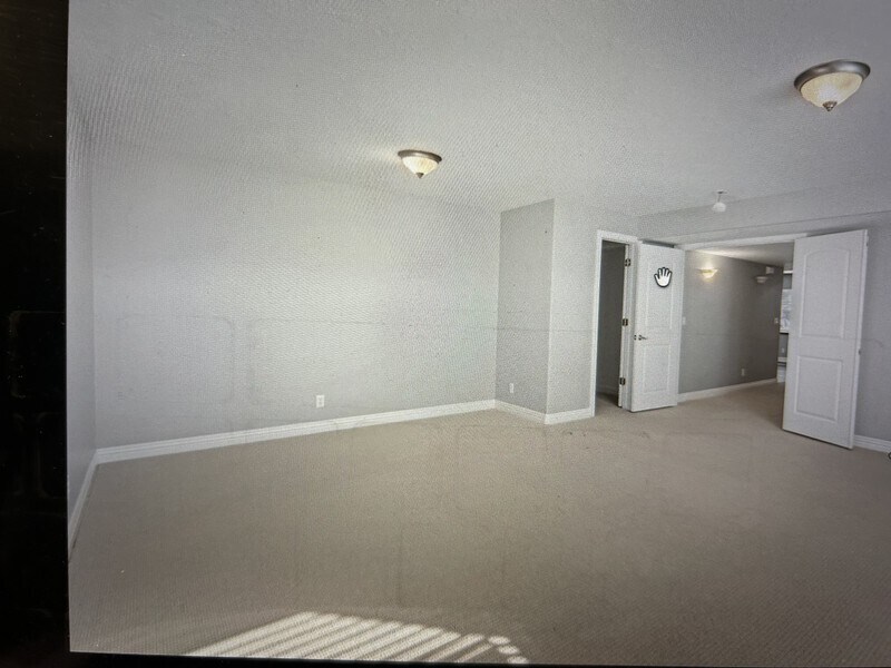 Building Photo - 352 Haven Crest Rd