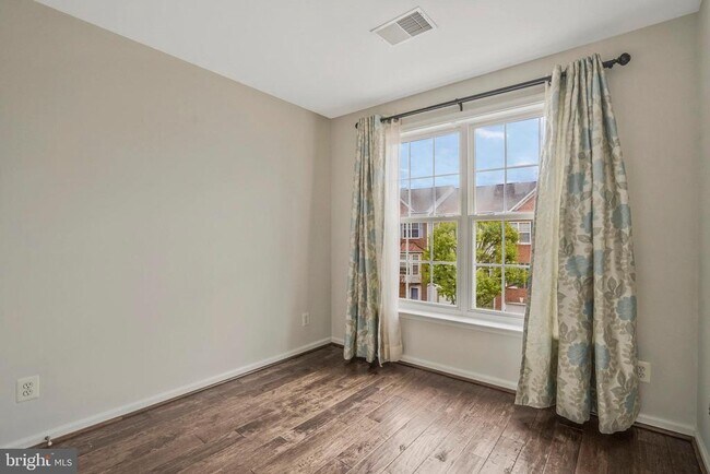 Building Photo - 6340 Walking Ln