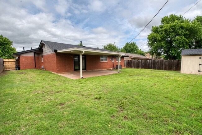 Building Photo - 301 Ellison St