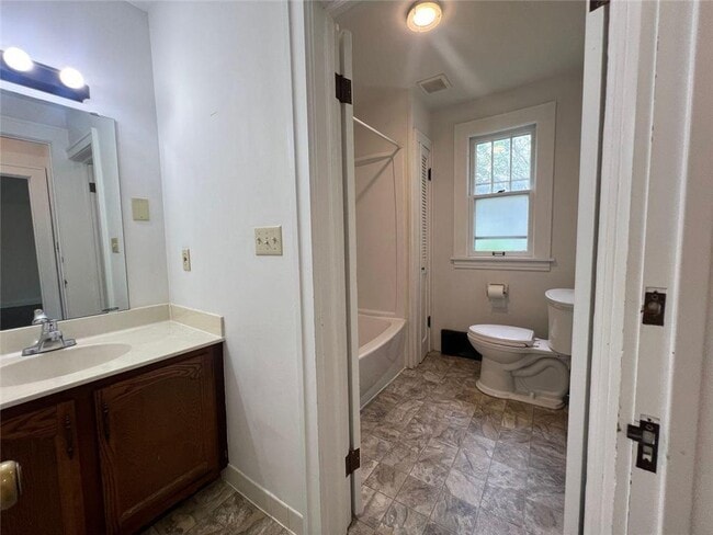 Building Photo - 715 2nd St NW