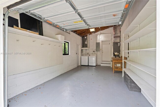 Building Photo - 517 Palermo Ave