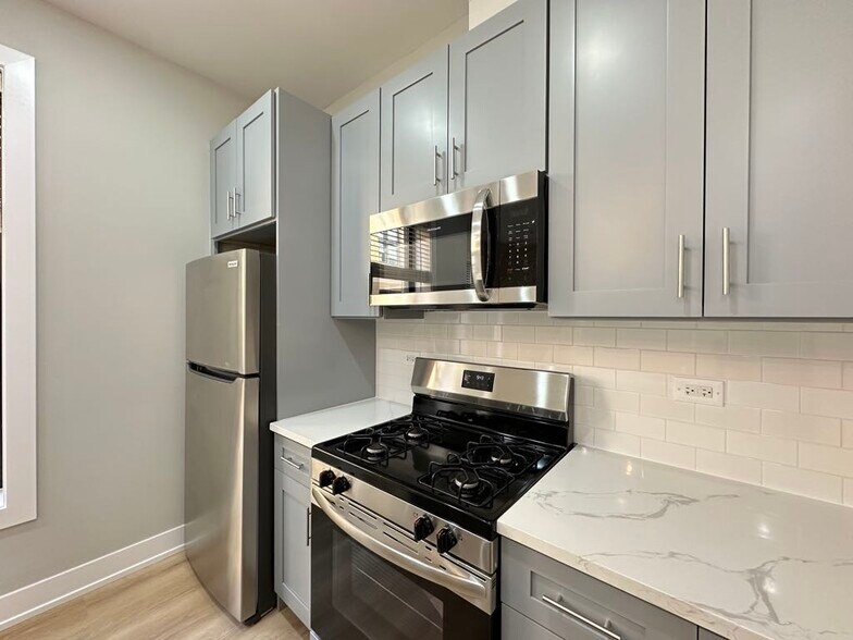 Building Photo - 442 W Belden Ave