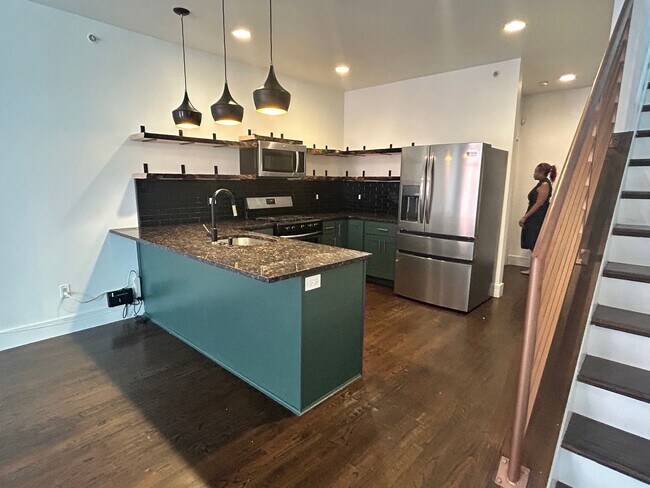 Building Photo - Beautiful Condo with Amazing Roof Top Deck