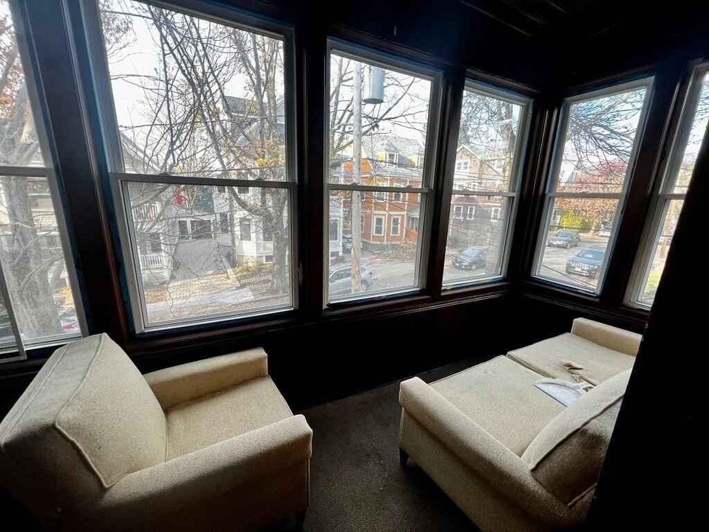 Building Photo - 19 Banks St