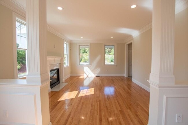 Building Photo - 12 Cart Path Ln