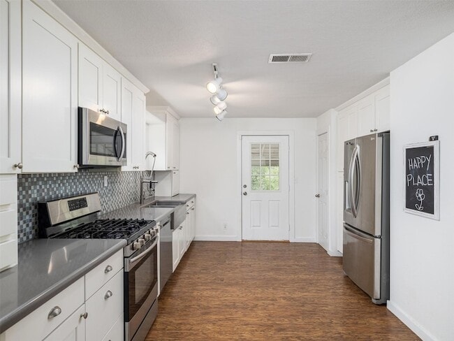 Building Photo - 2591 Spring Valley Dr