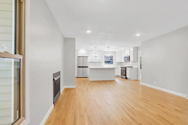 Building Photo - 1101 E Pin Oak Dr