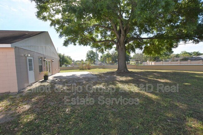 Building Photo - 5357 St Lucia Dr