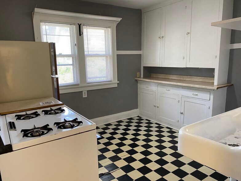 Building Photo - 3078 N Bartlett Ave