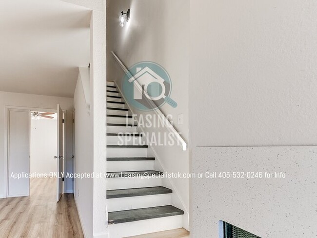 Building Photo - Beautiful 2 Bed 2 Bath in the Sought After...