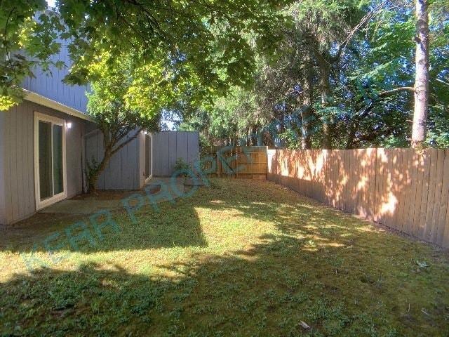 Building Photo - 3031 NE Juniper Ave