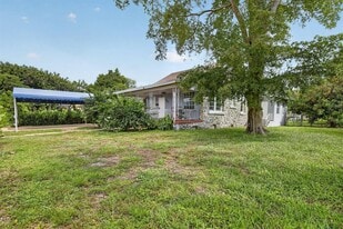 Building Photo - 2465 Taylor St