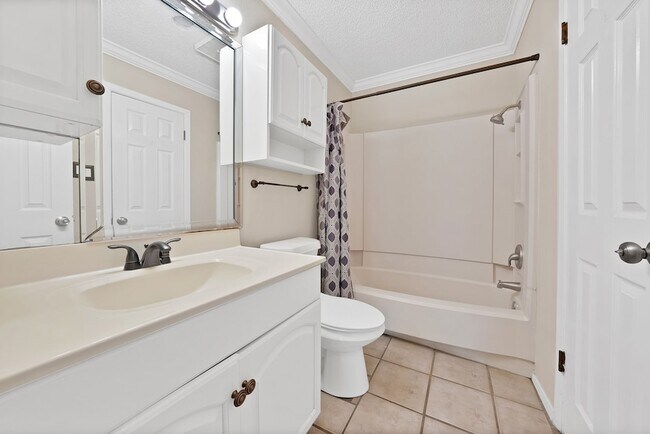 Building Photo - 2428 Forest Brook Ln