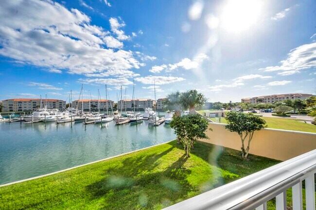 Building Photo - 10 Harbour Isle Dr E