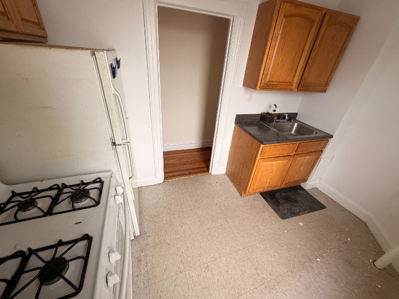 Building Photo - 1649 Edison Ave