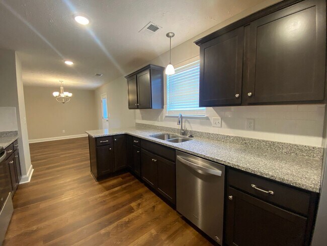 Building Photo - 1008 Berra Dr