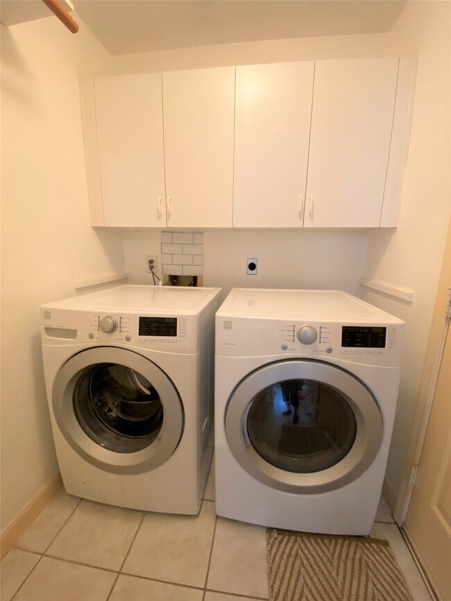 Building Photo - 6918 Springcrest Ct