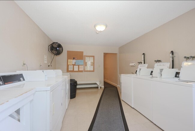 Building Photo - 19 Country Club Dr