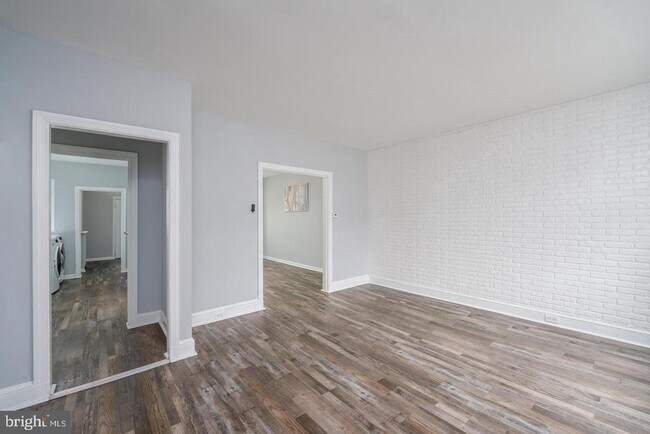 Building Photo - 3050 Mayfield Ave