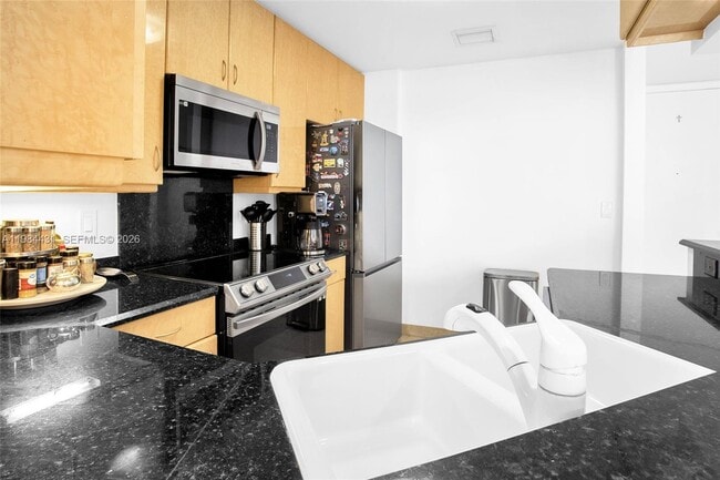 Building Photo - 801 Brickell Key Blvd