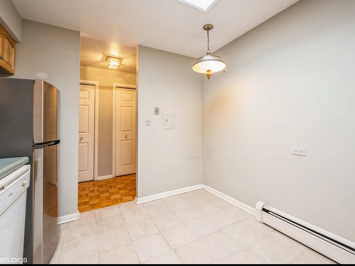 Building Photo - 2336 N Commonwealth Ave