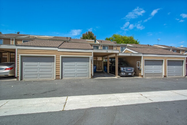 Building Photo - 19 Seabird Ct