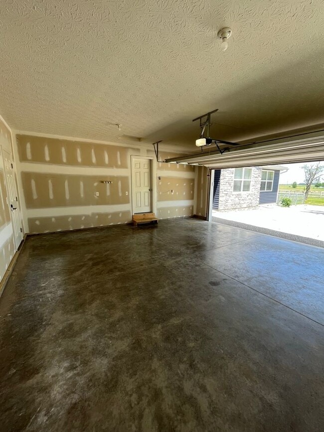 Building Photo - Charming Rural Retreat in Richwood- Fiber Internet Included!