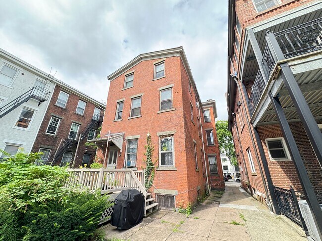 Building Photo - 95 Olive St