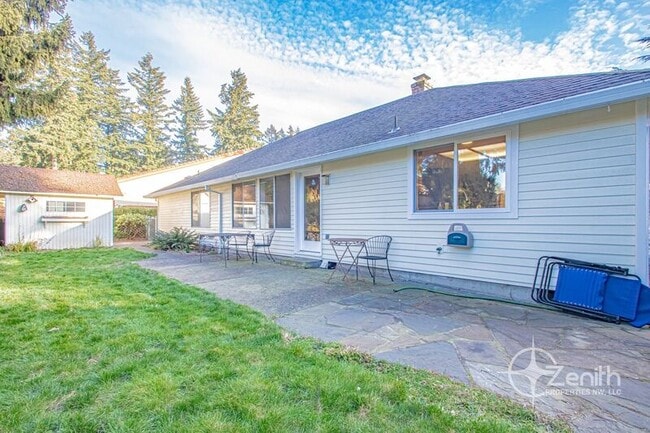 Building Photo - 12018 SE 17th St