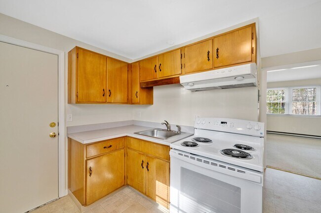 Building Photo - Andover, CT- One bedroom one bath apt in a gorgeous country setting.  It is time for a new start!