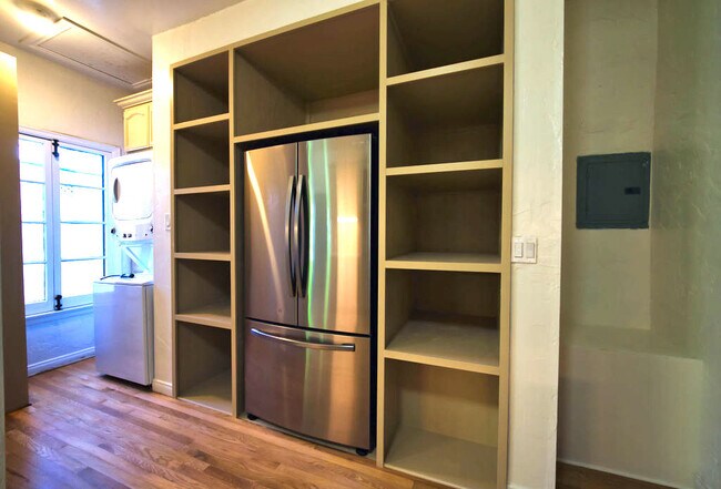 Building Photo - 415 N Ogden Dr