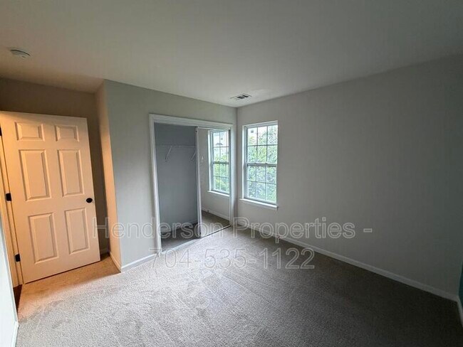 Building Photo - 2121 Ballingarry Dr