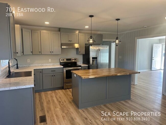 Building Photo - 701 Eastwood Rd