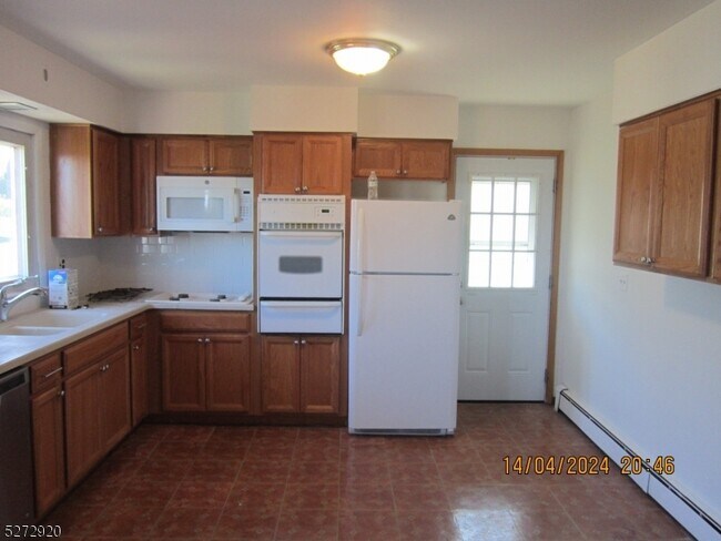 Building Photo - 138 Haverhill Ave