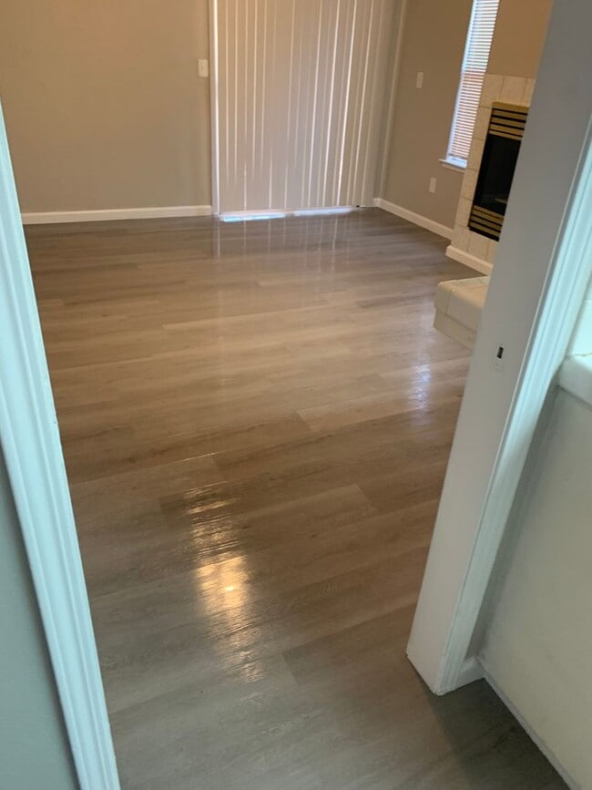 Building Photo - Spacious 3-Bedroom Home with Backyard in Fresno!