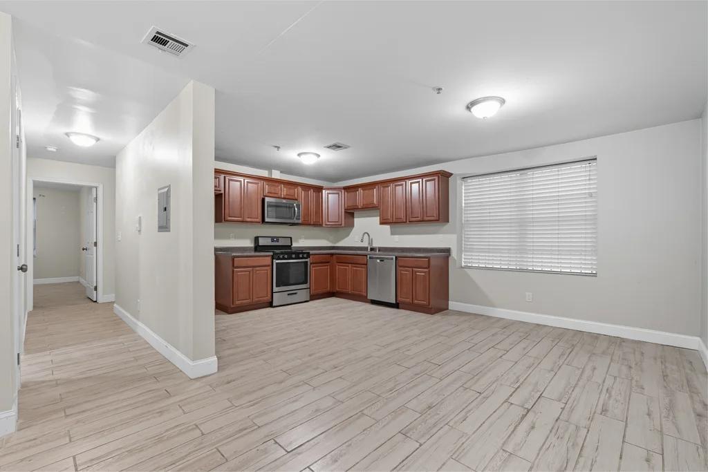 Building Photo - 270 S 20th St