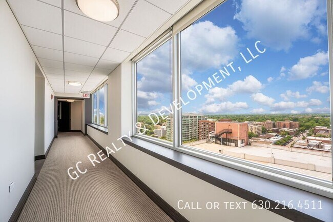 Building Photo - 807 Davis St