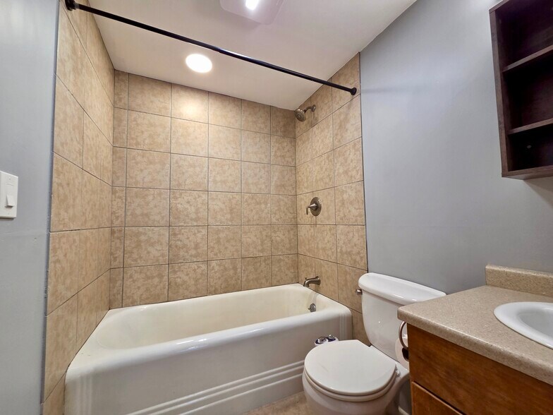 Building Photo - 64 Tryon Park