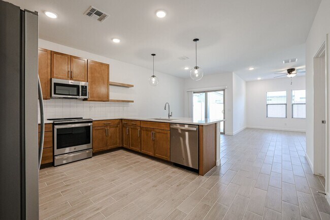 Building Photo - 4 Bedroom in Ambra Gated Community