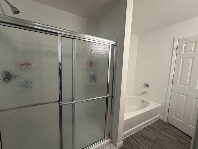 Building Photo - Available NOW - 5 bedroom, 3 full bathroom house - $3,300/month