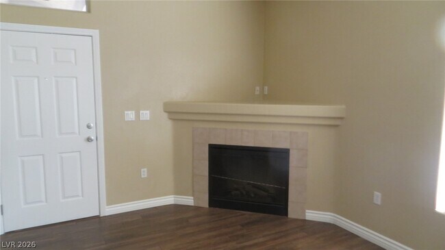 Building Photo - 2305 W Horizon Ridge Pkwy