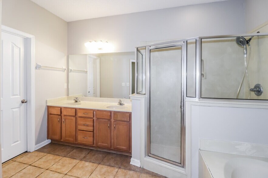 Building Photo - 12254 Longleaf Oak Trail