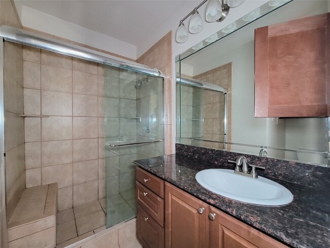 Building Photo - 2255 Braeswood Park Dr