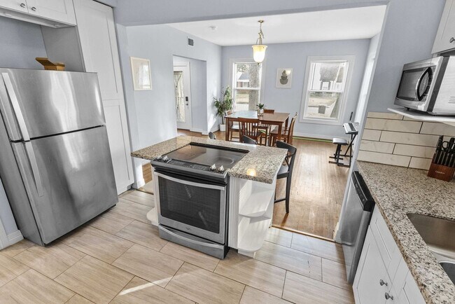 Building Photo - 3321 Charleston St