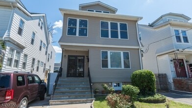 Building Photo - 182 Ellery Ave