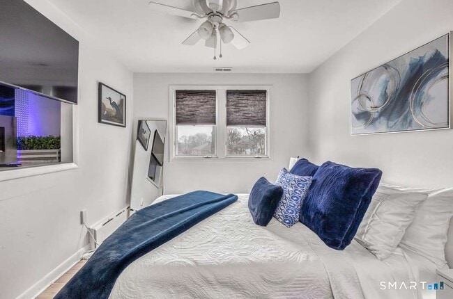 Building Photo - 110 Grenelle St